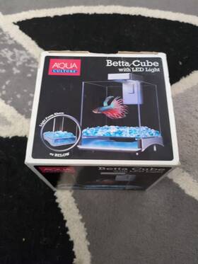 Aqua Culture 047431905795 Betta Cube With Led Light - Uses Three Aa Batteries New Open Box